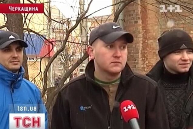 Уманські 'гвалтівники' вимагають покарати 'жертву'. Відео