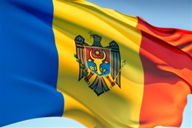 Мер Кишинева запропонував зробити молдавський прапор ідентичним румунському