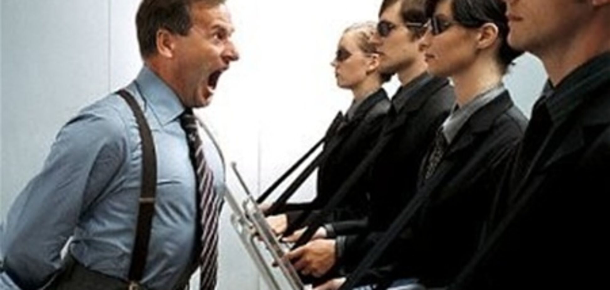 Официально работающих украинцев 13 млн из 20 - Азаров