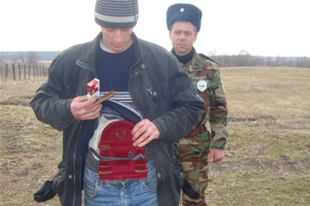 Пограничники задержали 'умельца', перевозившего наркотики в иконе. Фото