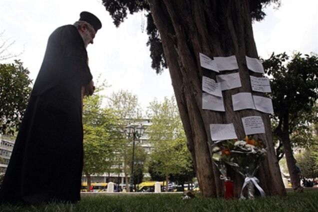 Публичное самоубийство пенсионера шокировало Грецию. Видео