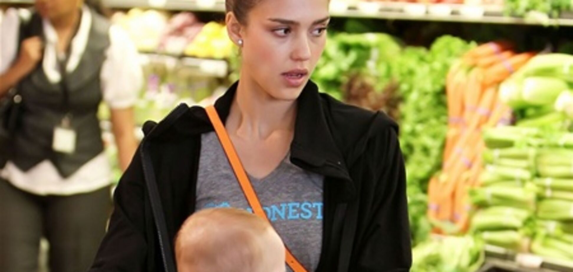 Альба и Хэвен закупаются едой. Фото