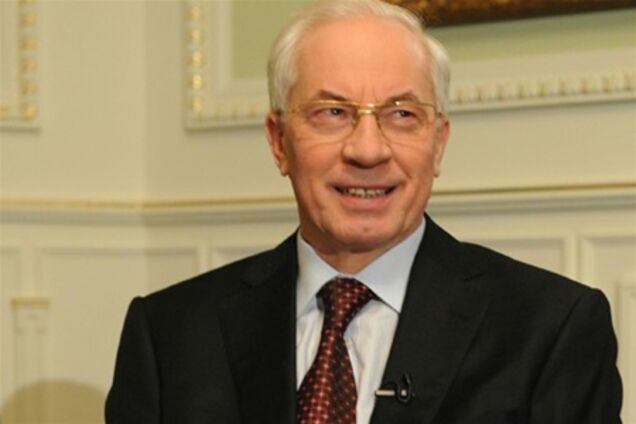 Азаров хочет отменить помощь по безработице