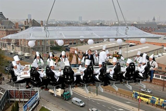 Над Барселоной будет висеть ресторан