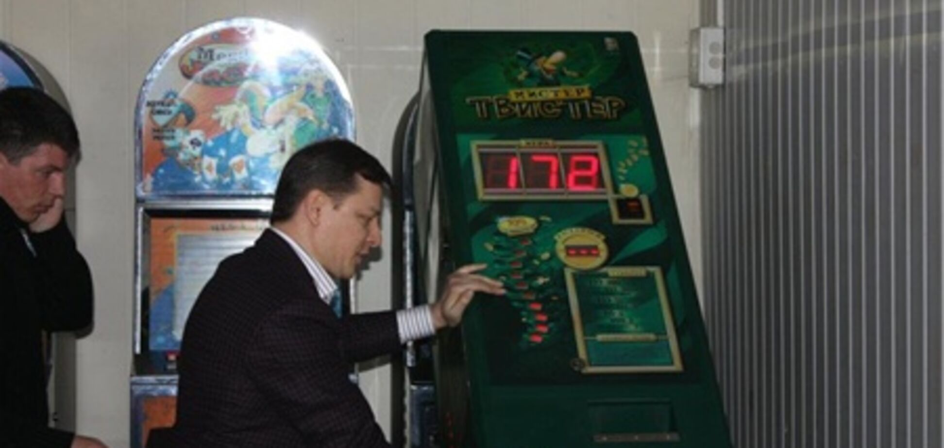 Ляшко разгромил зал игровых автоматов. Фото, видео