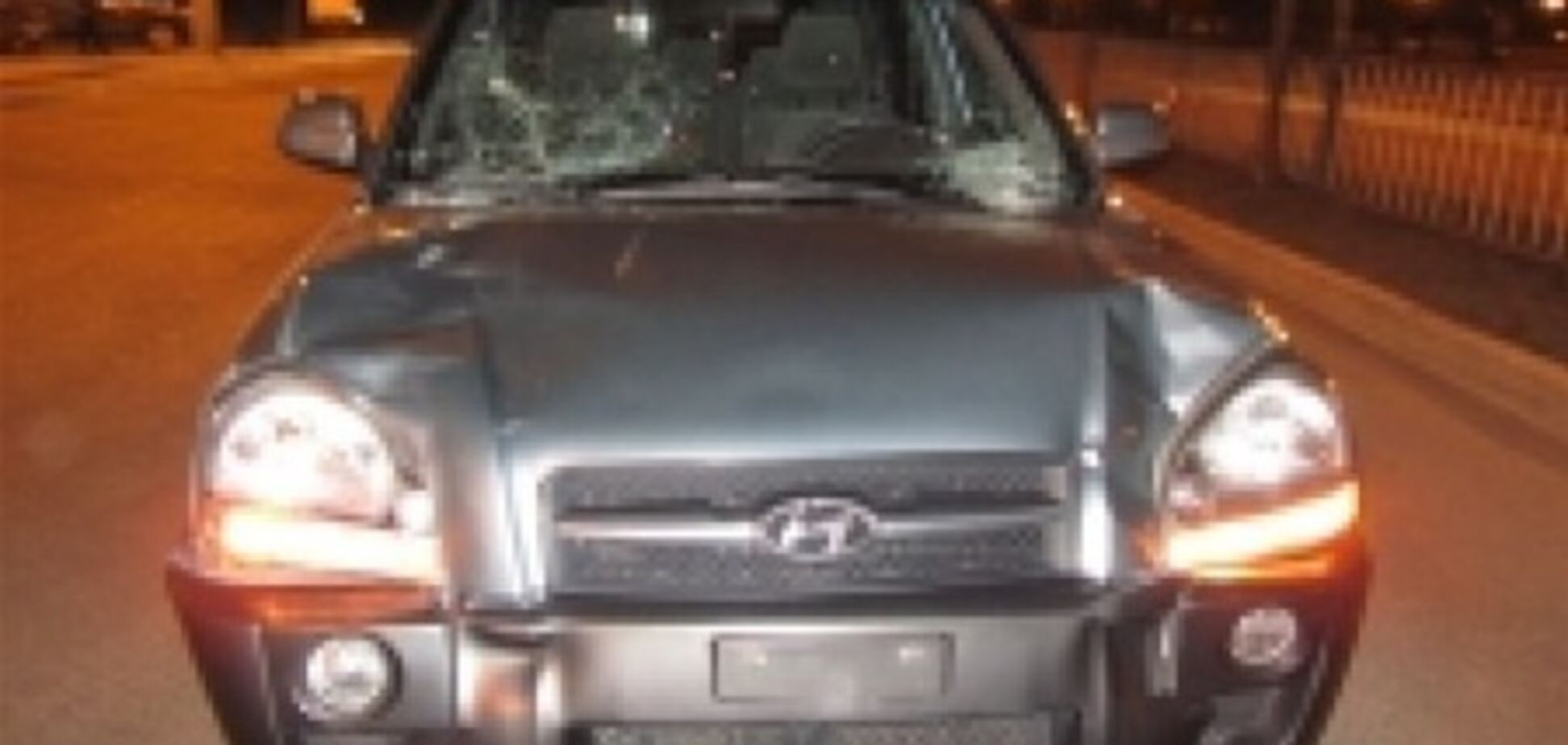 В Луганске на переходе джип сбил беременную женщину с мужчиной