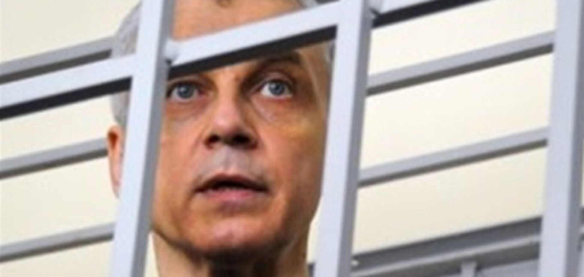 Иващенко выступает на суде, лежа на носилках – адвокат
