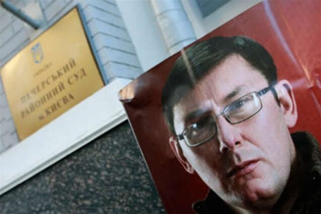 Луценко з вікна дивиться на церкву, у санітарок - стрес