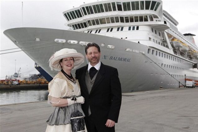 Круиз в память о 'Титанике' отправился в путь