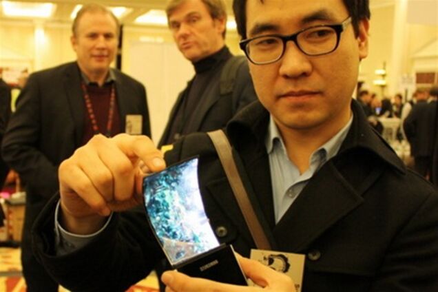 Гибкий и прочный дисплей Samsung будет называться YOUM. Фото  