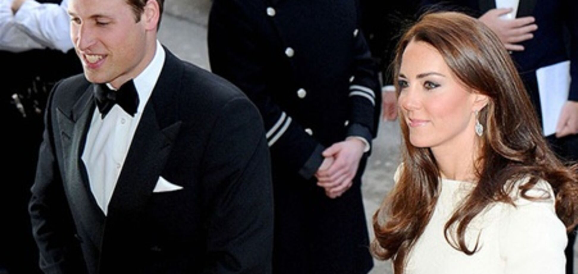 Принц Уильям и Кейт прибыли на помолвку друзей. Фото