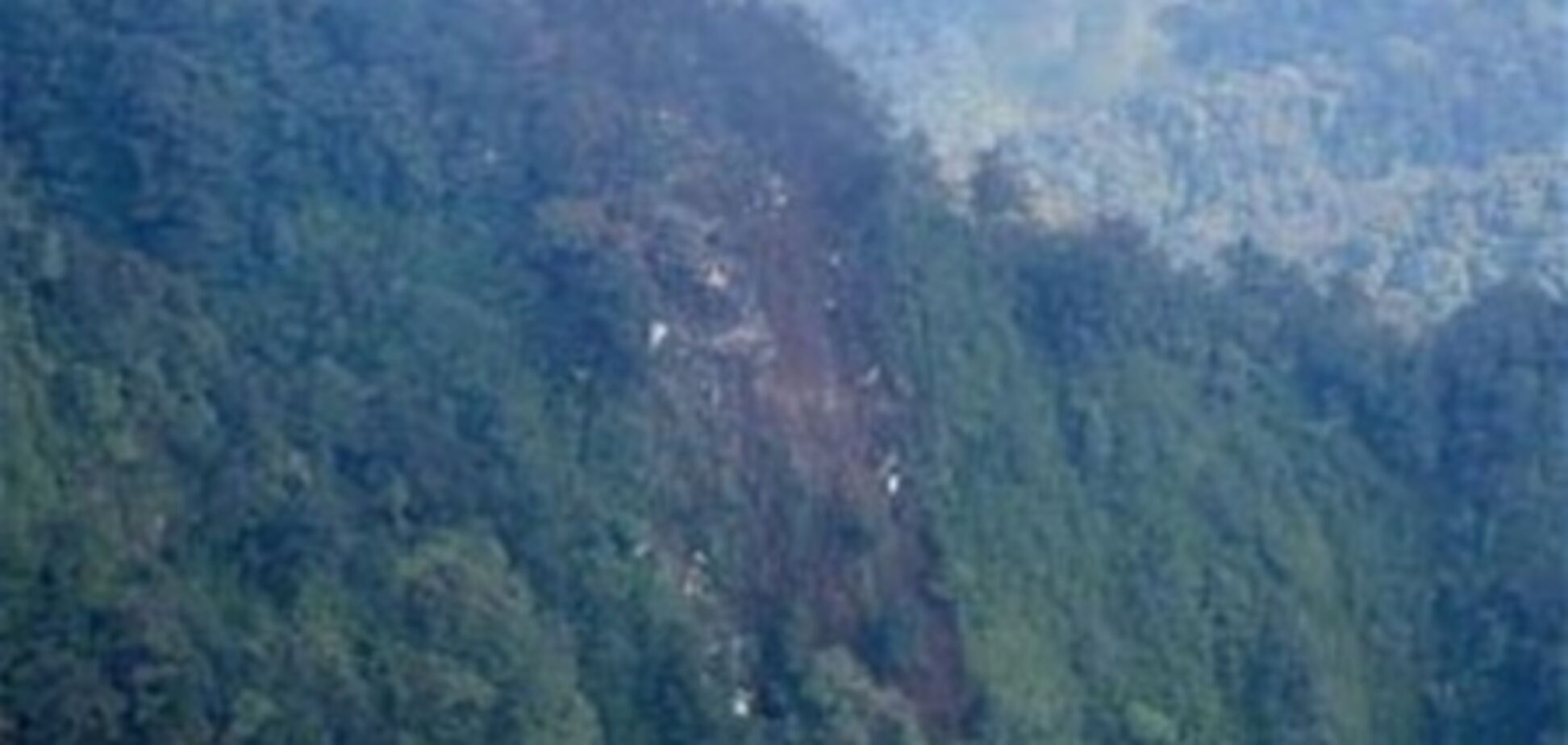 Пропавший самолет врезался в вертикальный склон горы - СМИ