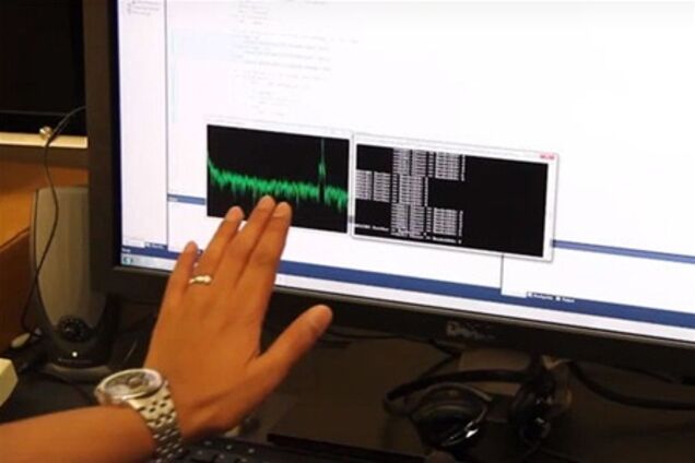 Компьютером можно управлять с помощью обычных аудиоколонок. Фото, видео