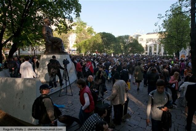 В Москве пятый день продолжаются 'народные гуляния'. Фото. Видео