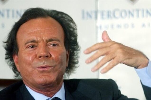 У Венесуелі обікрали Хуліо Іглесіаса