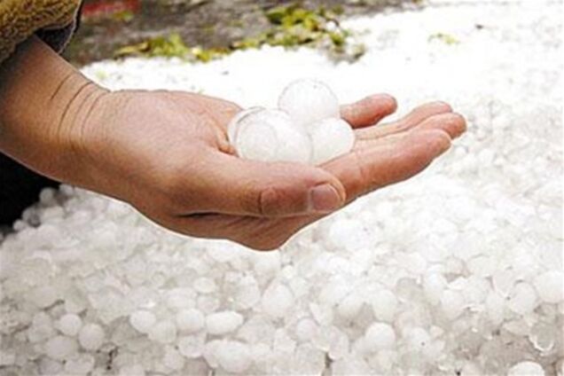 В Китае число жертв сильного града и ливней достигло 24 человек. Фото