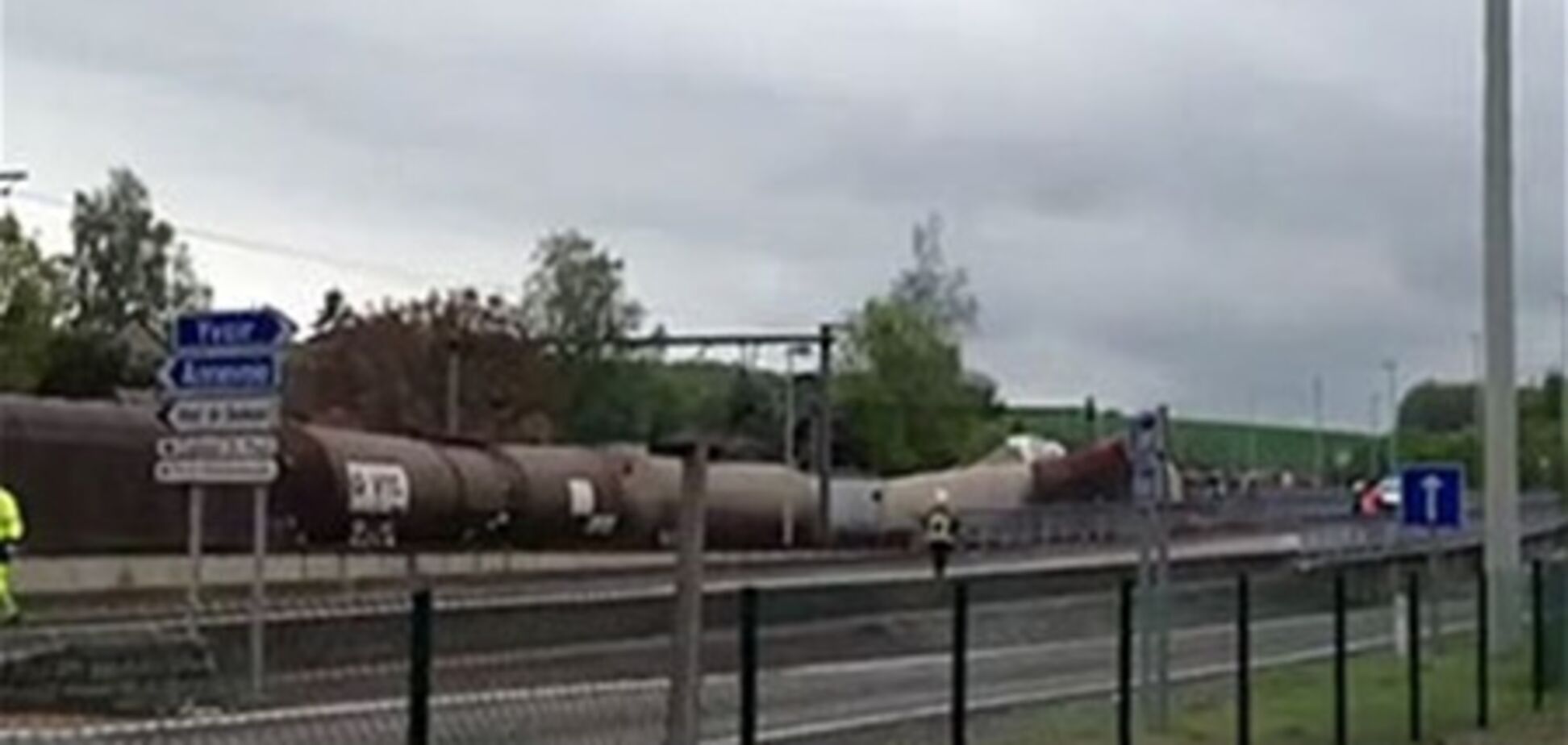 В Бельгии сошел с рельсов грузовой поезд с токсинами