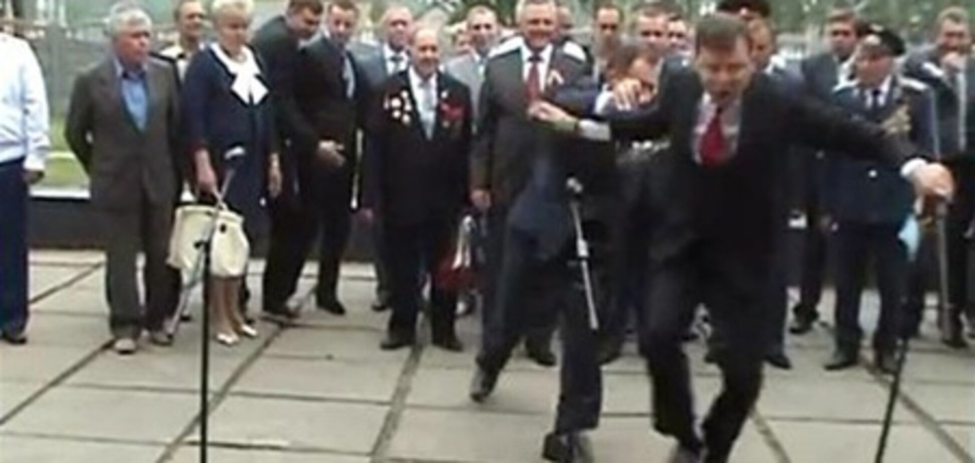 Ляшко хотел снять туфли с Рудьковского, но получил пинок