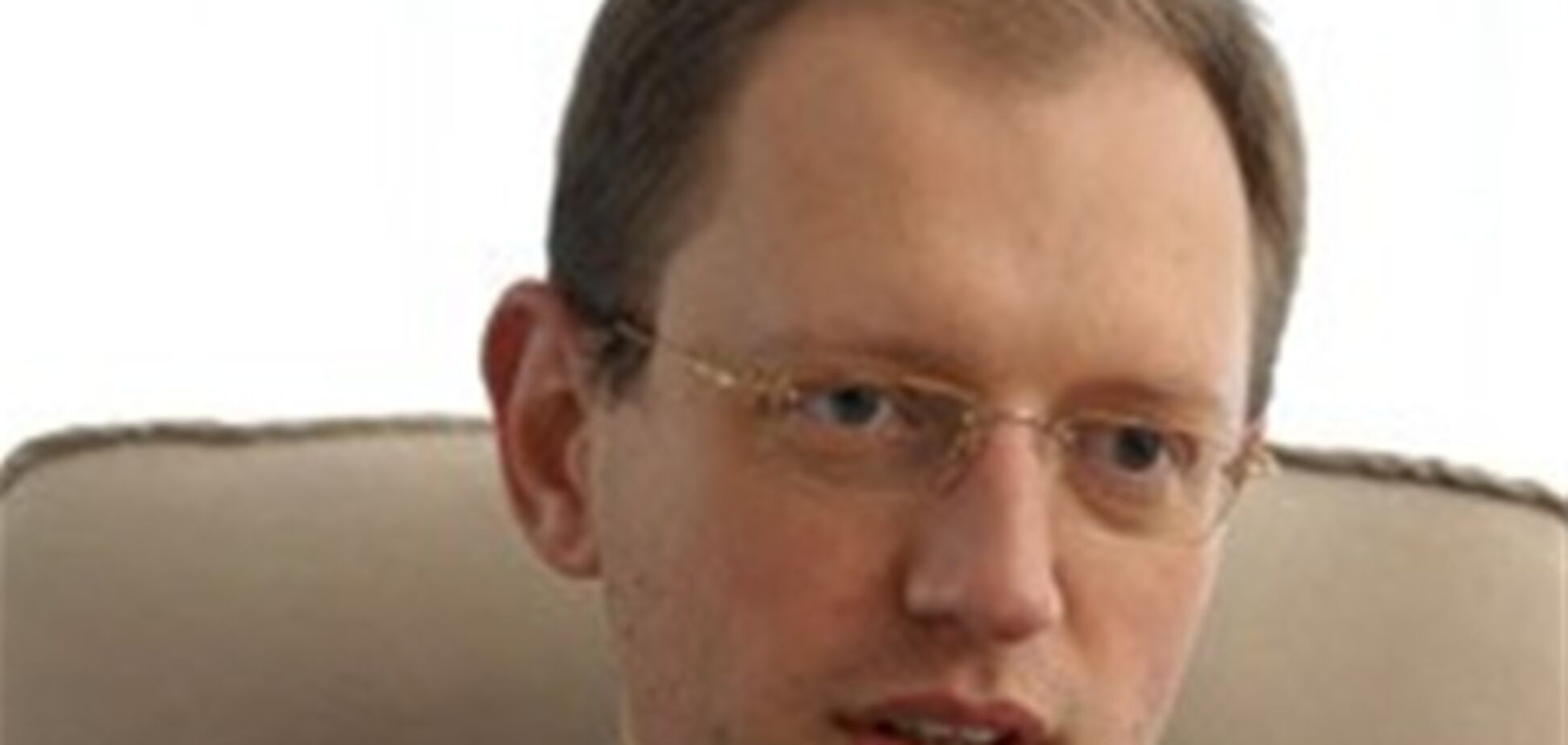 У нас країна бідних людей і багатих чиновників - Яценюк