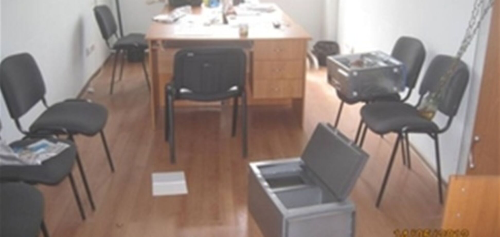 У Криму замість офісу БЮТ пограбували 'Дітей війни'. Фото