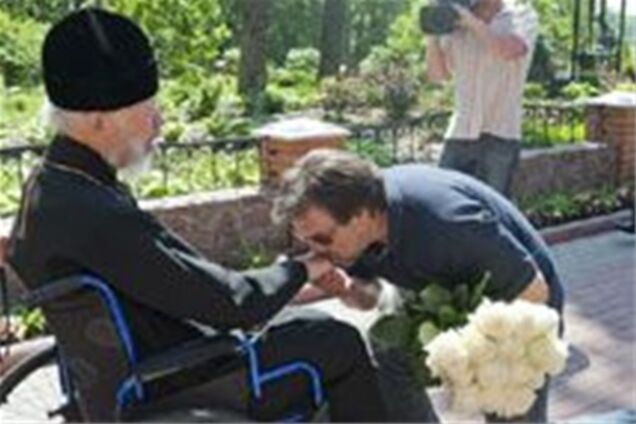 Митрополит Володимир дав ордени рок-співакам Шевчуку і Карамазову