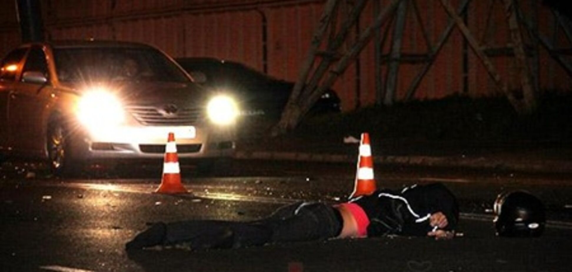 Через виритої комунальниками ями на дорозі загинув мотоцикліст