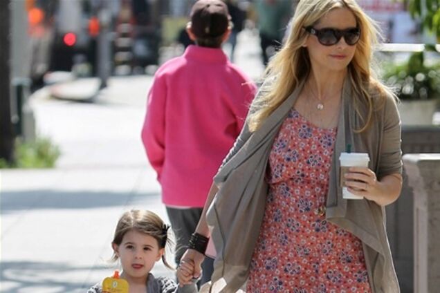 Геллар забрала маленькую балерину с занятий. Фото