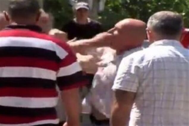 Чиновник побився з жителями Тбілісі, критикували Саакашвілі. Відео