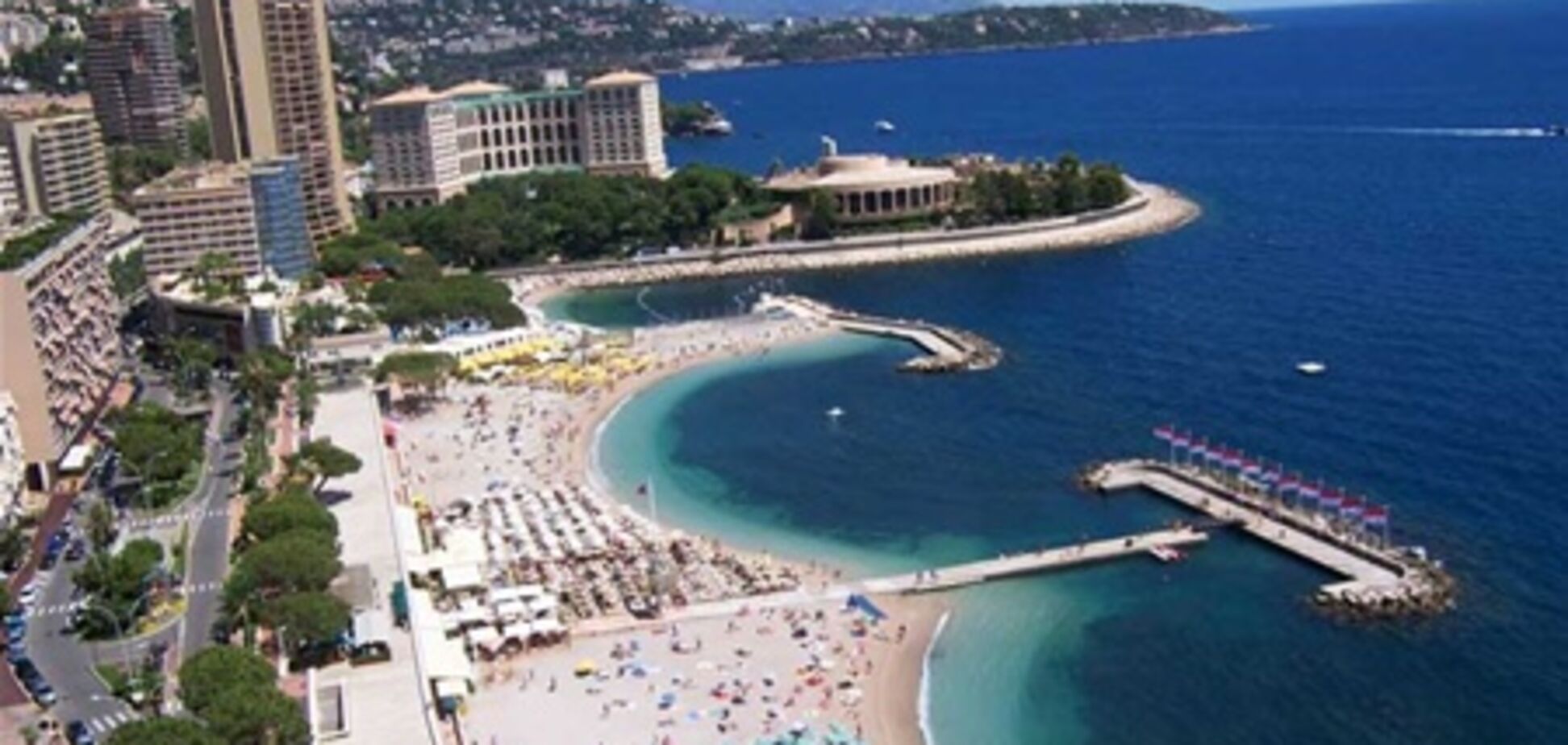 На пляжах Монако будут раздавать пепельницы