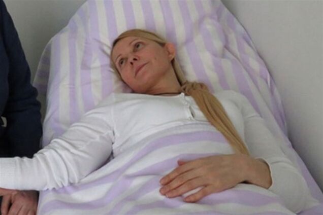 У лікарні Тимошенко охороняють дві жінки і чоловік