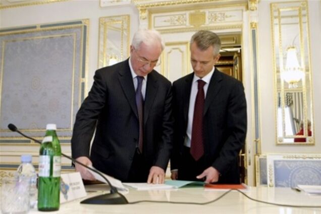 ВР намагається розширити повноваження Азарова і Хорошковського