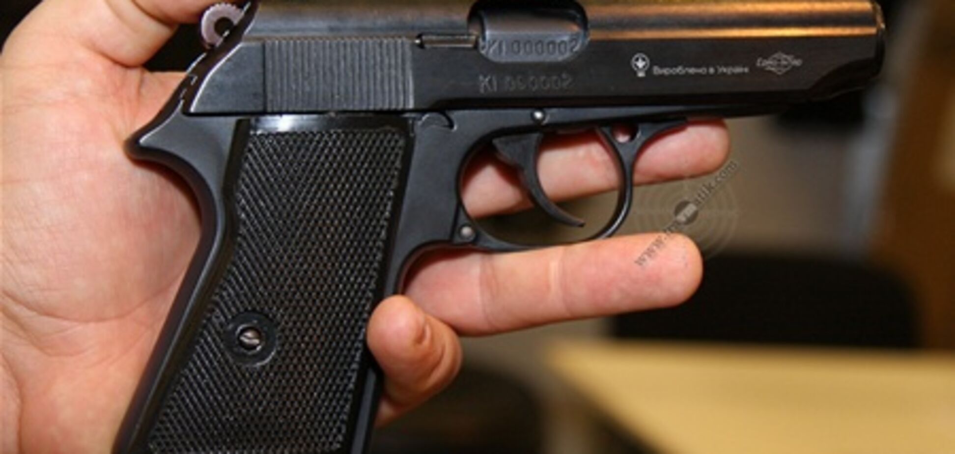 У Харкові міліціонер поранив з пістолета двох хлопців