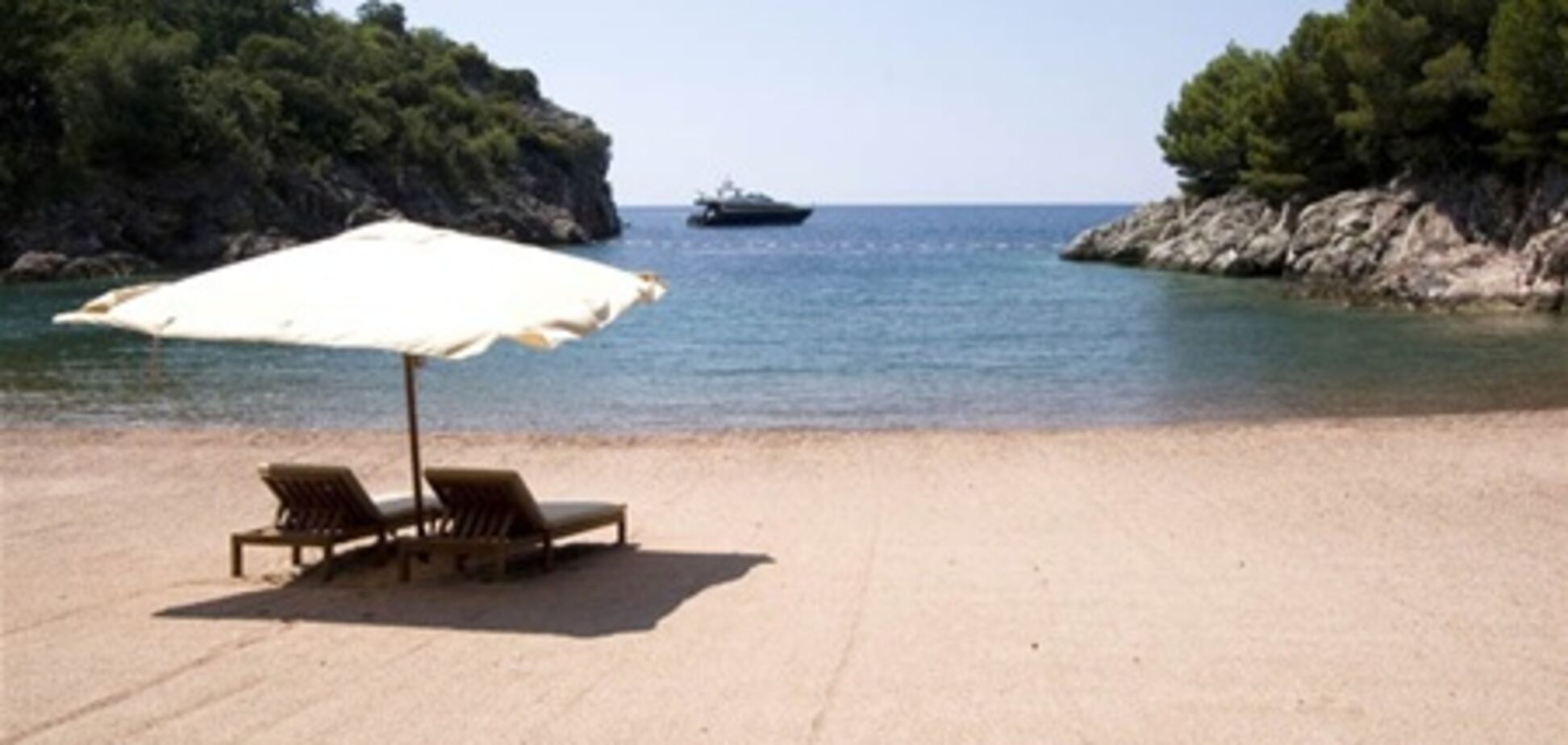 Вход на элитный пляж Черногории стоит от 50 до 75 евро