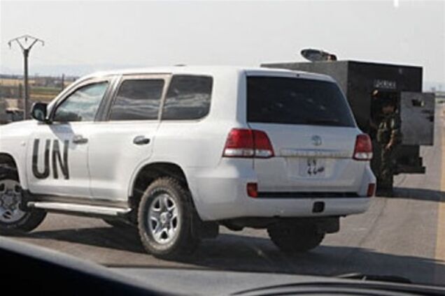 У Сирії на фугасі підірвався автомобіль спостерігачів ООН 