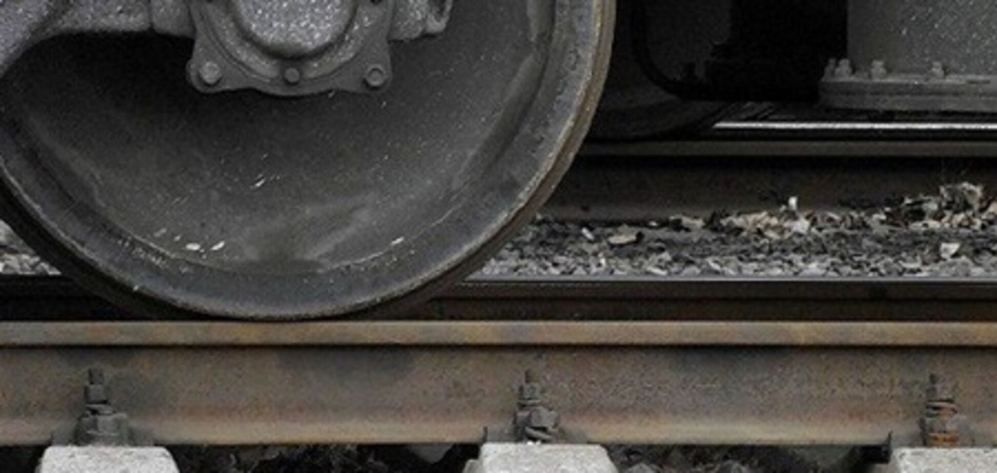 Авария в Крыму: 19 вагонов поезда сошли с рельсов
