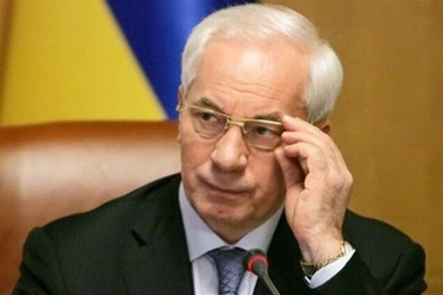 Азаров пообещал решить жилищную проблему за 10 лет