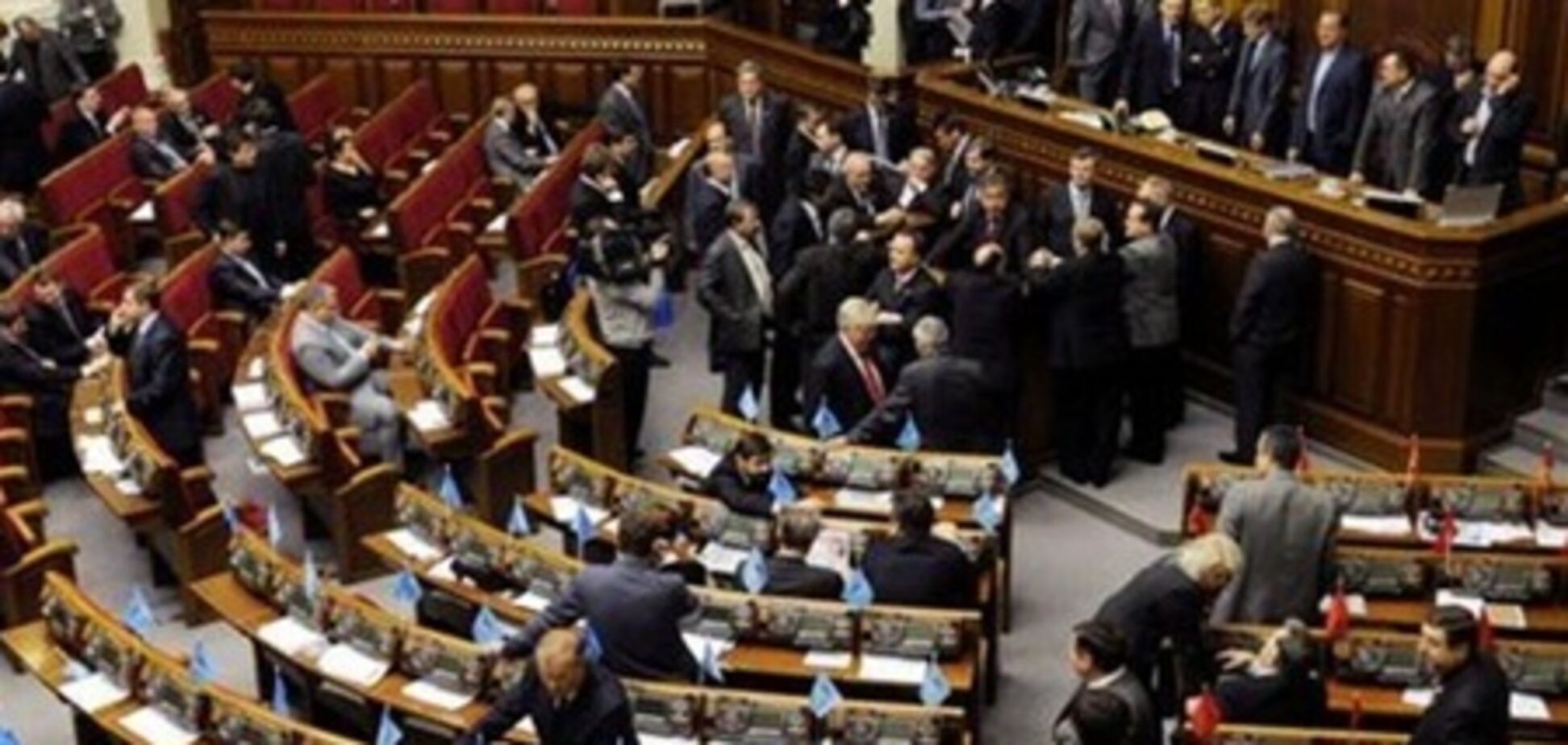 Опозиція заблокувала трибуну ВР, регіонали - президію