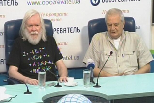 Слухи о черных дырах 'раскручивают' коллайдер – физик