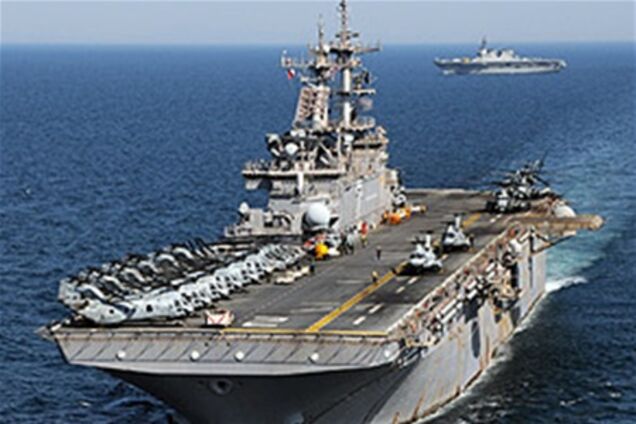 Військовий корабель США протаранив танкер