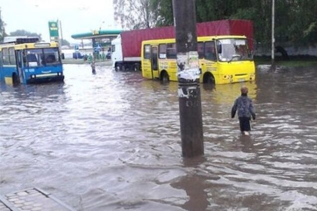 Из-за сильных ливней Луцк превратился в море. Фото. Видео