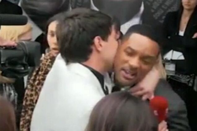 Уилл Смит ударил украинского журналиста. Видео