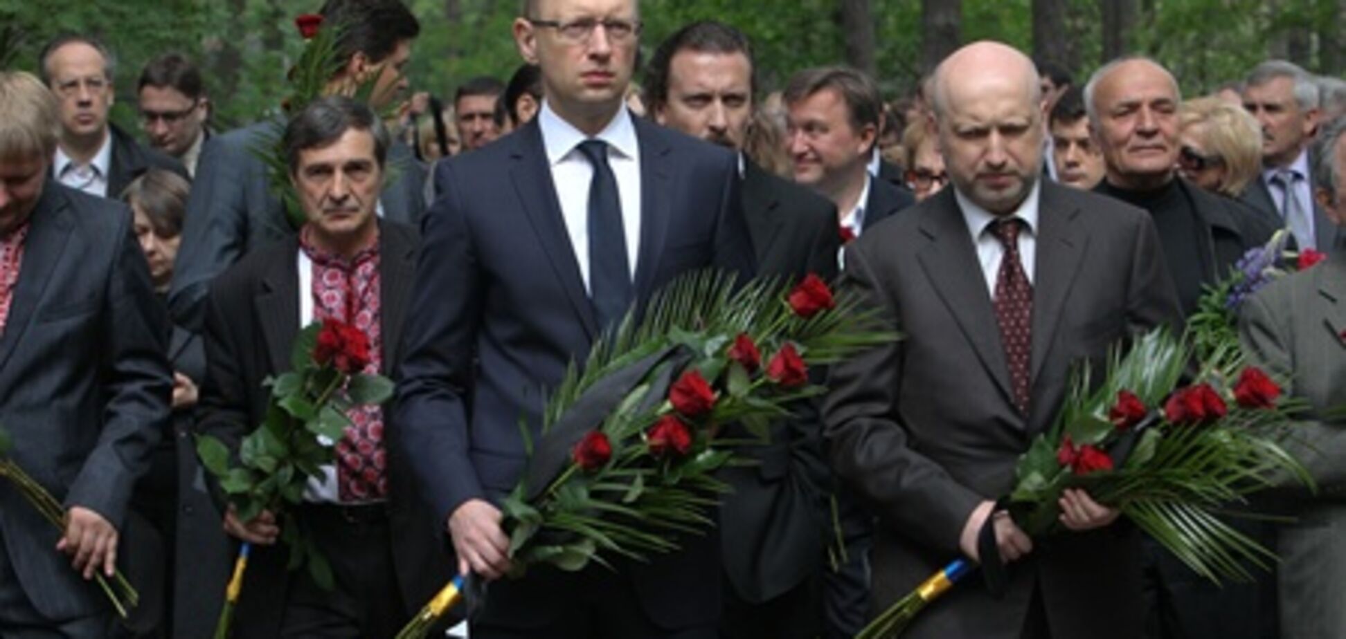 Объединенная оппозиция посетила 'Быковнянские могилы'. Фото