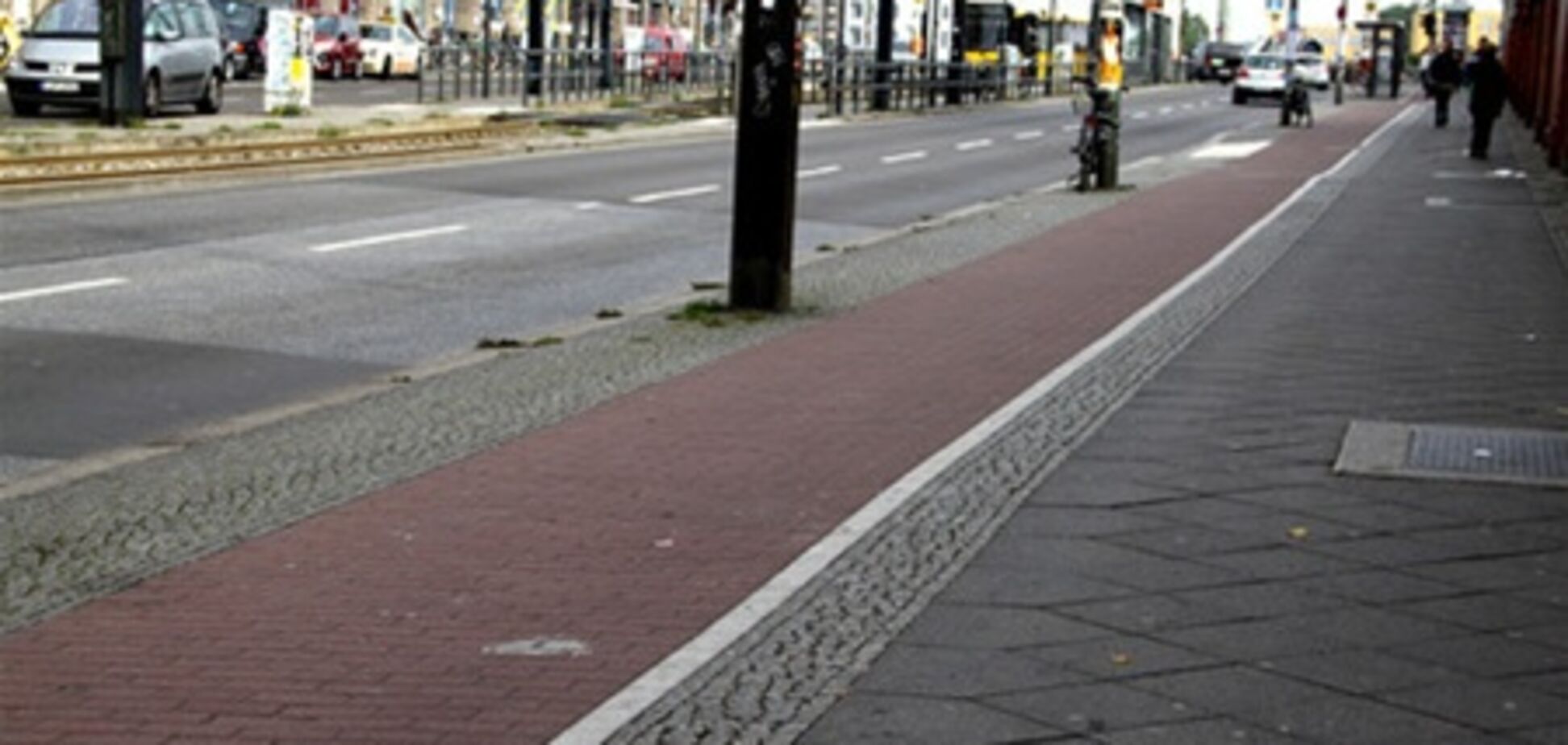 Велосипедные дорожки в Киеве покрасят в красный цвет