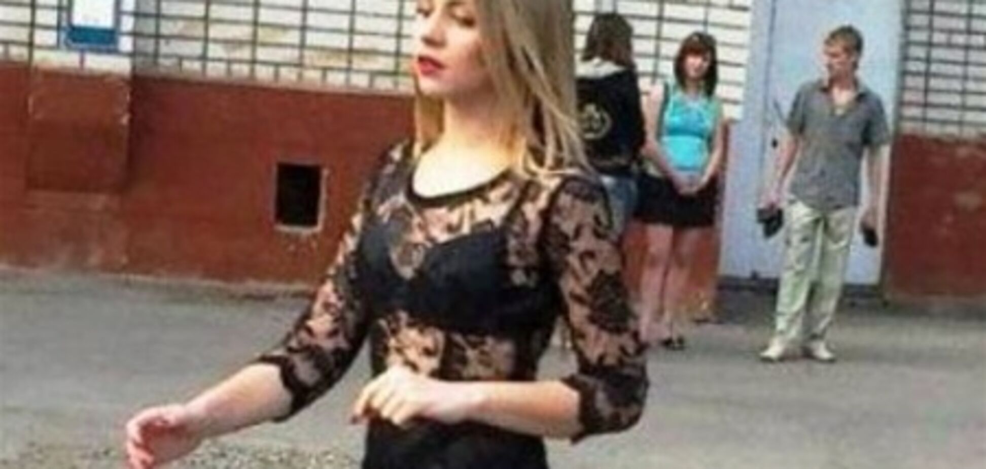 'Голую выпускницу' из Павлограда пригласили рекламировать электронику