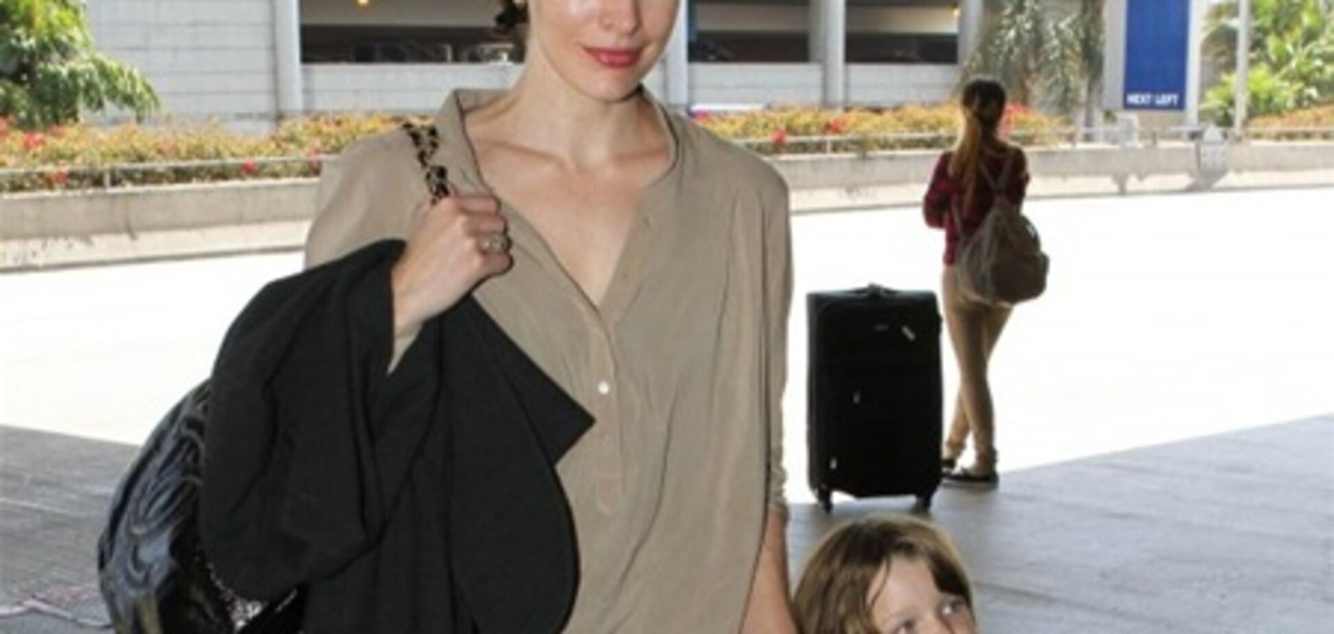 Йовович приготовилась к вылету. Фото