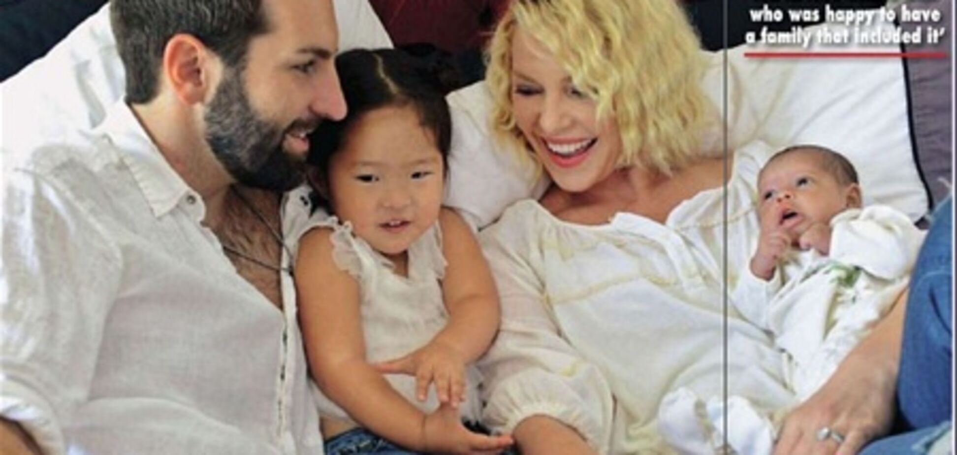 Семейство Хейгл позирует в полном составе. Фото