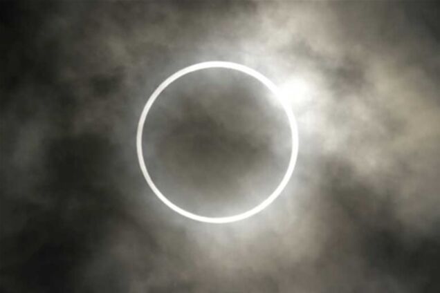 80 млн японцев наблюдали кольцеобразное солнечное затмение. Фото