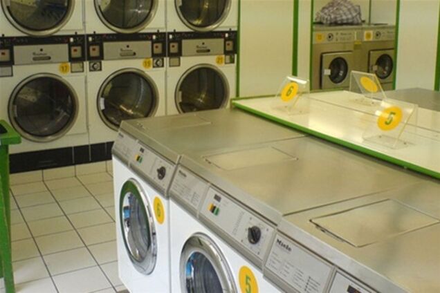 Житель США ради шутки постирал сына в прачечной. Видео