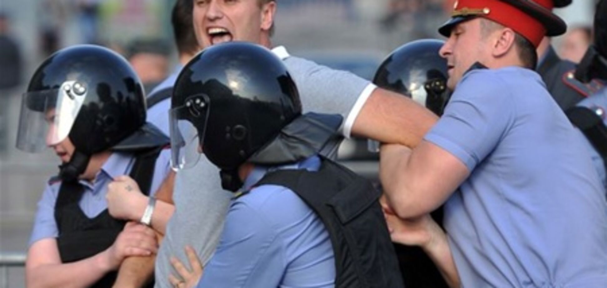 В Интернете появилось видео жесткого задержания Навального