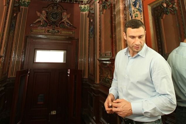 Кличко ради квартиры сделал ремонт в 7-этажном доме